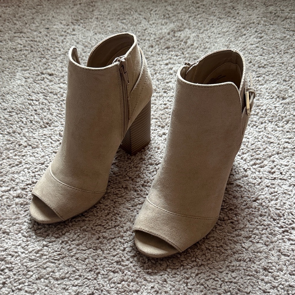 Apt 9 Elegant Tan Peep-Toe Ankle Booties